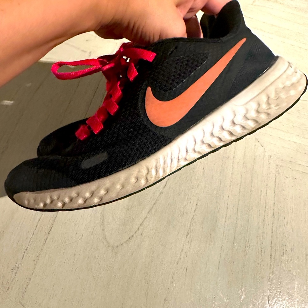 Girls Nike tennis shoes